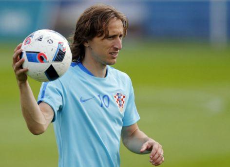 巴萨梅西帽子戏法3-1击败马德里竞技